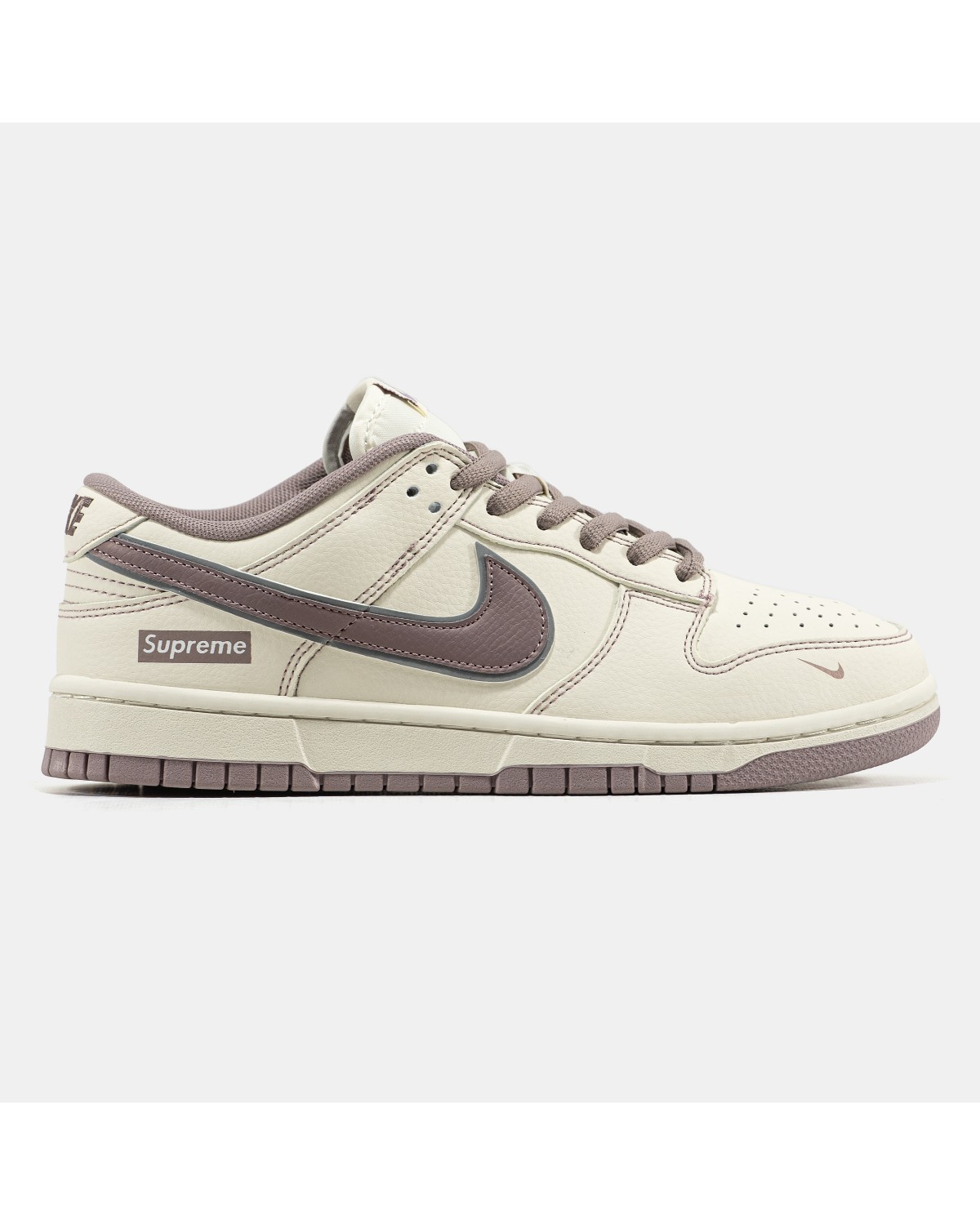 Nike SB Dunk Low x Supreme