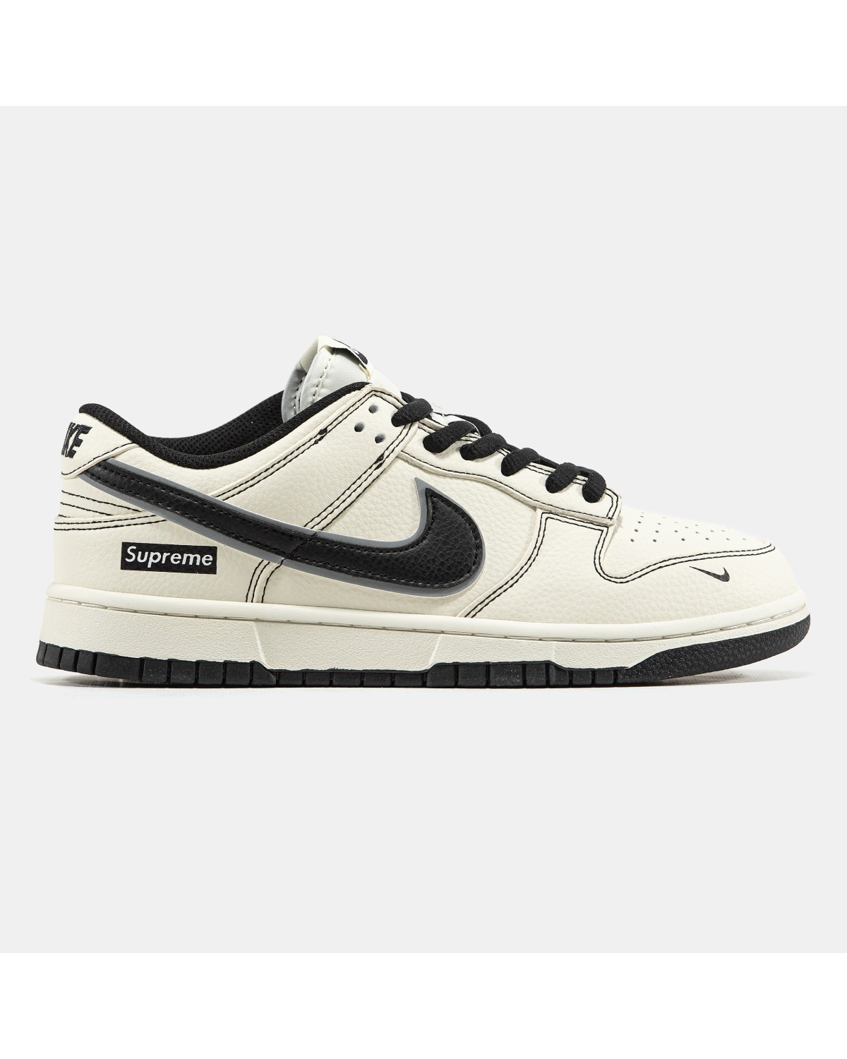 Nike SB Dunk Low x Supreme