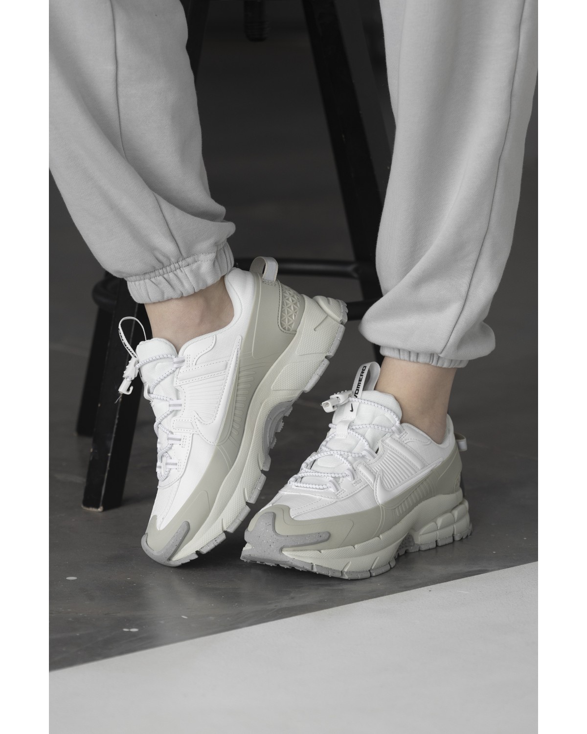 Nike Vomero Roam White Beige