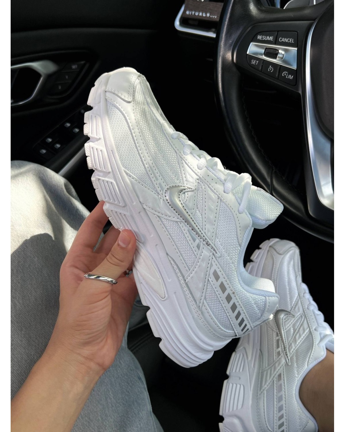 Nike Initiator White Silver