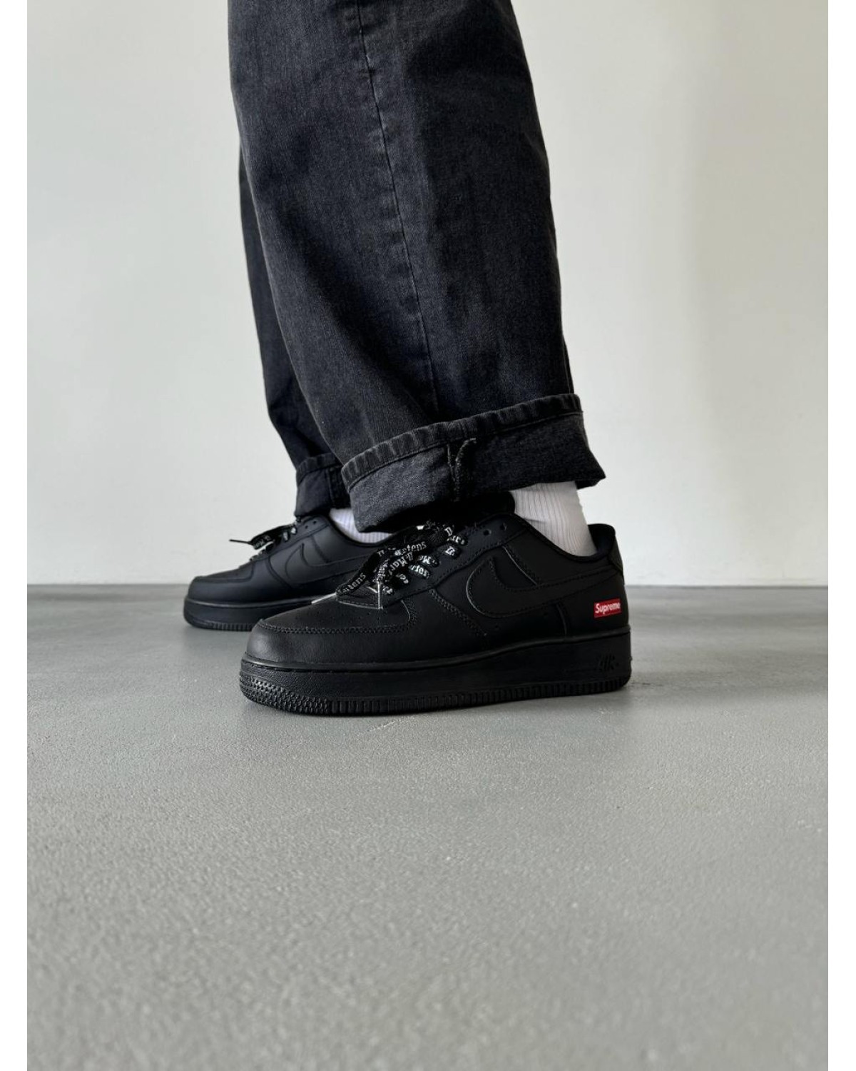Nike Air Force 1 x Supreme Black Red
