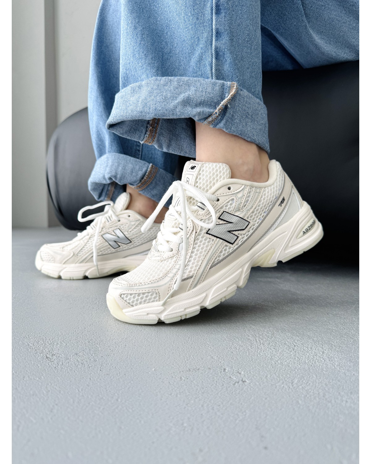 New Balance 740 Beige New Balance 740 Beige