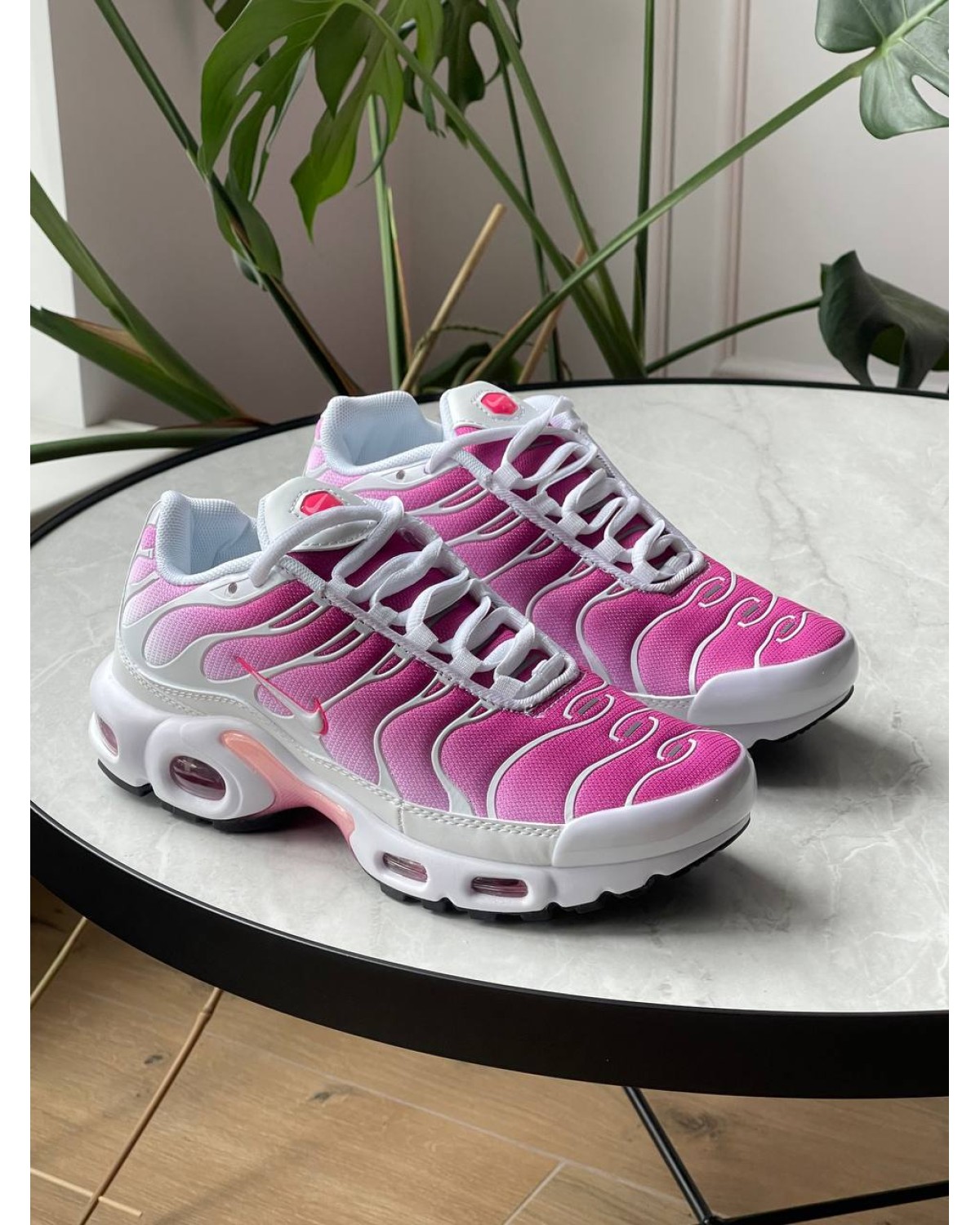 Nike Air Max TN Plus Hot Pink Nike Air Max TN Plus Hot Pink