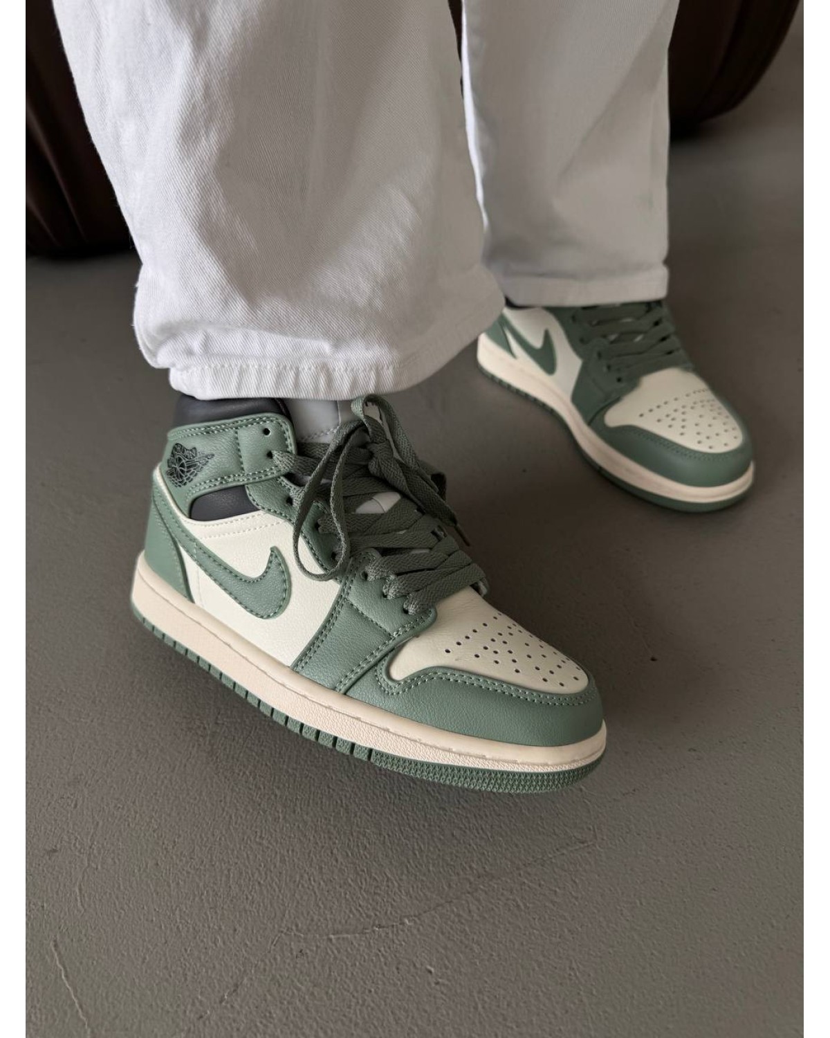 Air Jordan 1 Retro Mid Jade Smoke