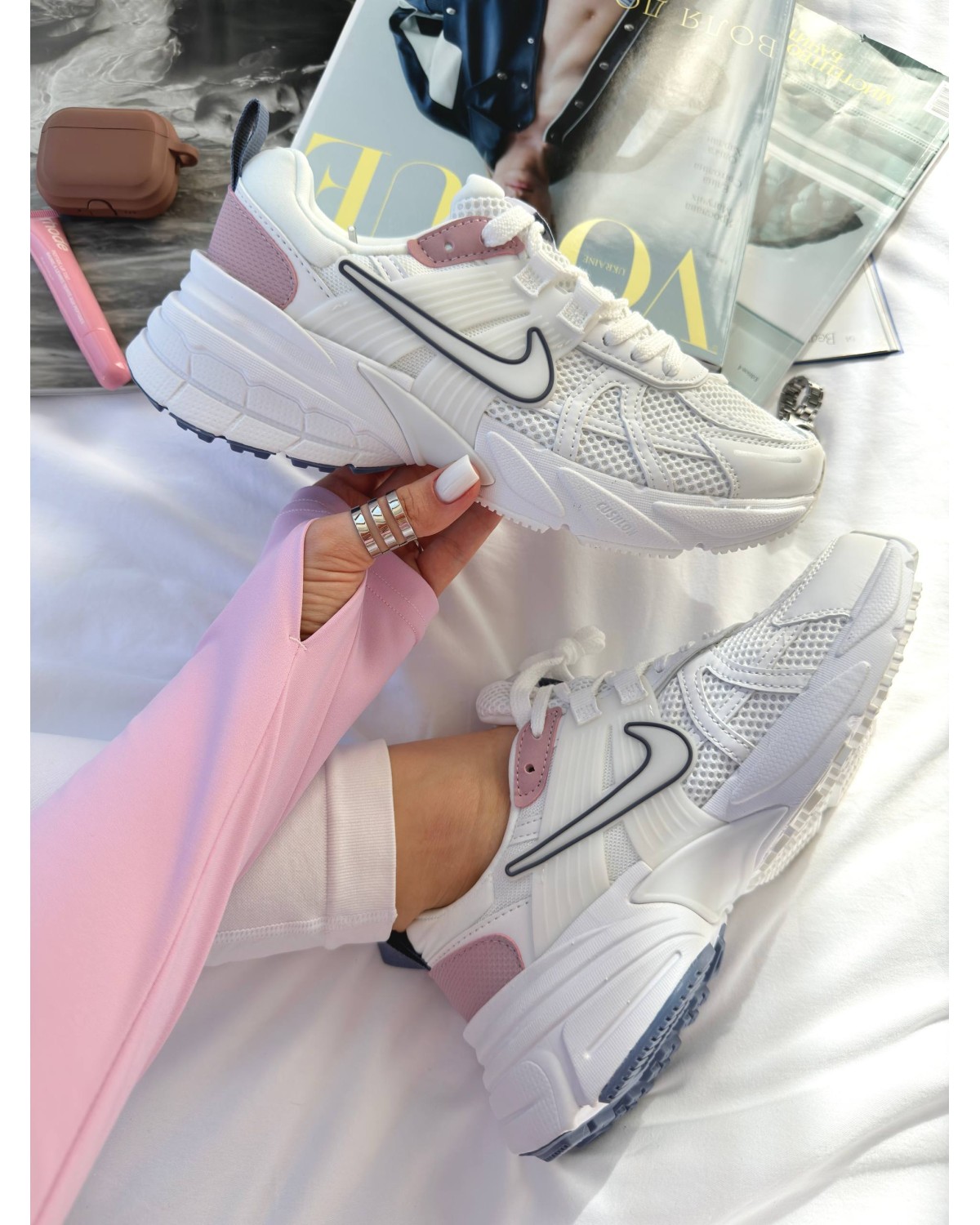 Nike V2K Runtekk White Pink
