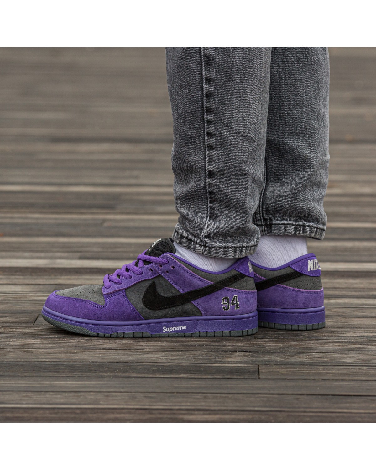 Nike SB Dunk Low  x Supreme Purple