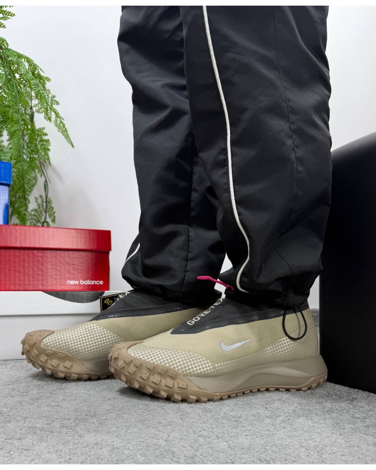 Nike ACG Mountain Fly Gore-Tex Beige Black
