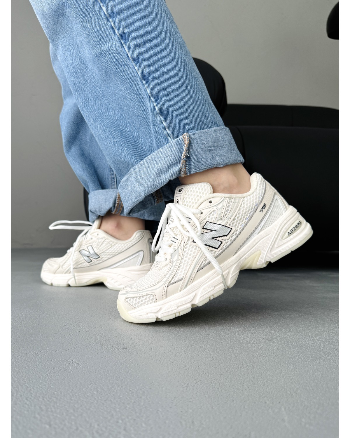 New Balance 740 Beige New Balance 740 Beige