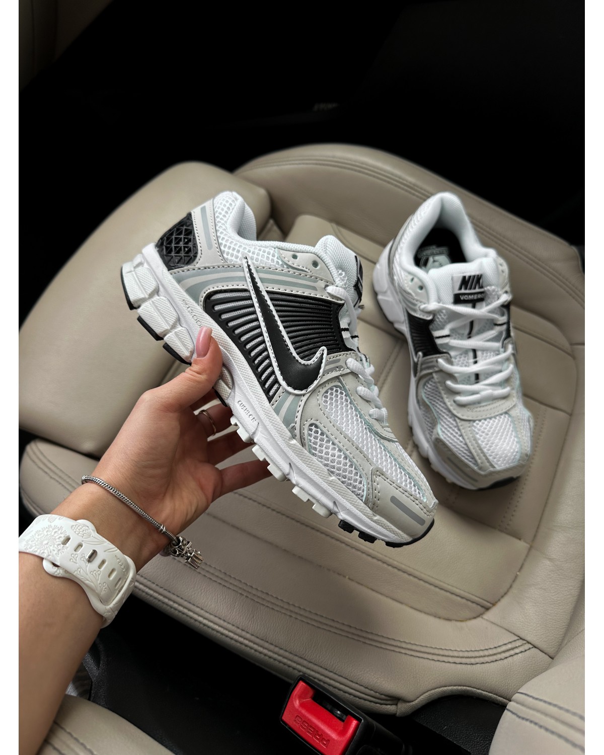 Nike Zoom Vomero 5 White Black