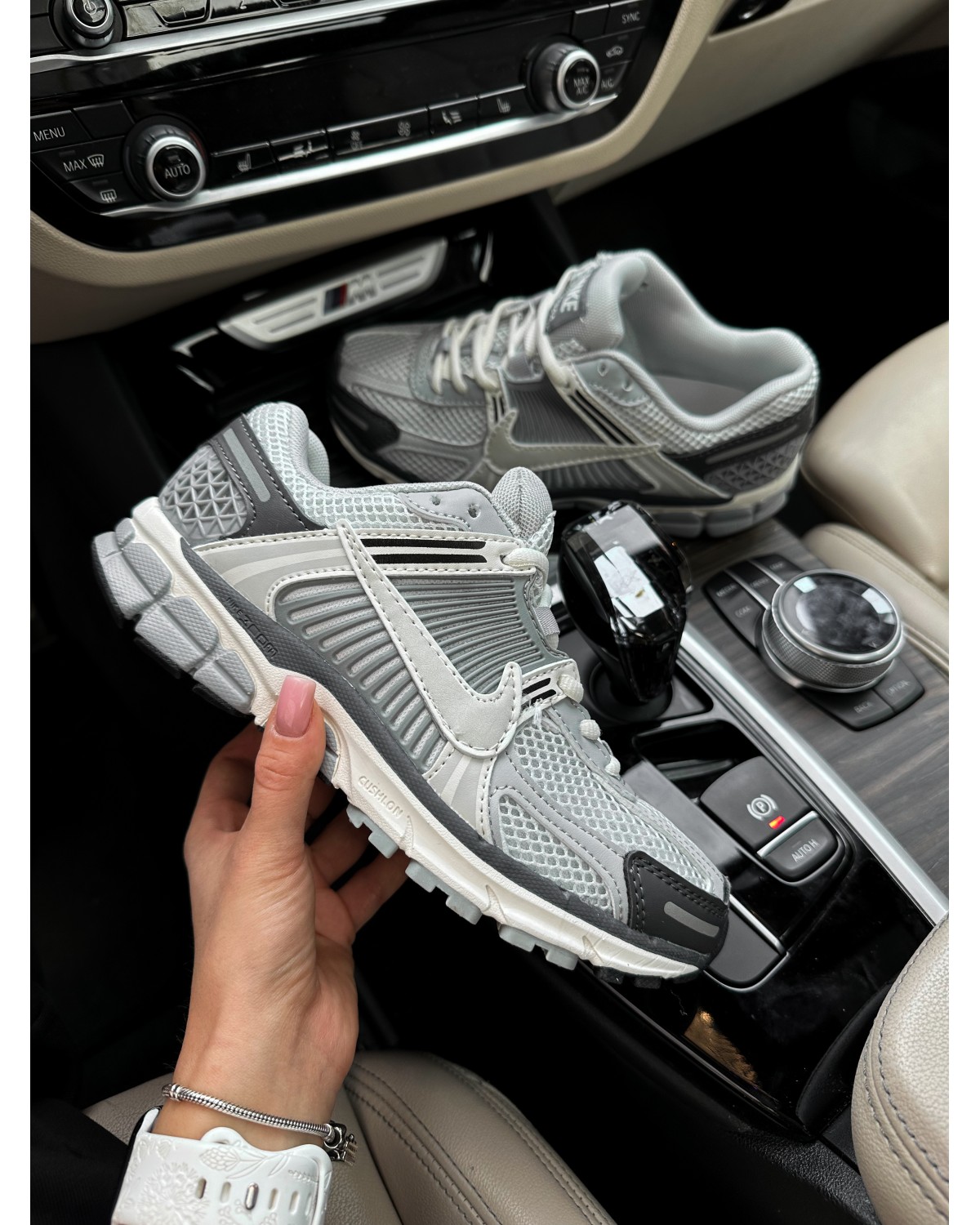 Nike Zoom Vomero 5 Grey