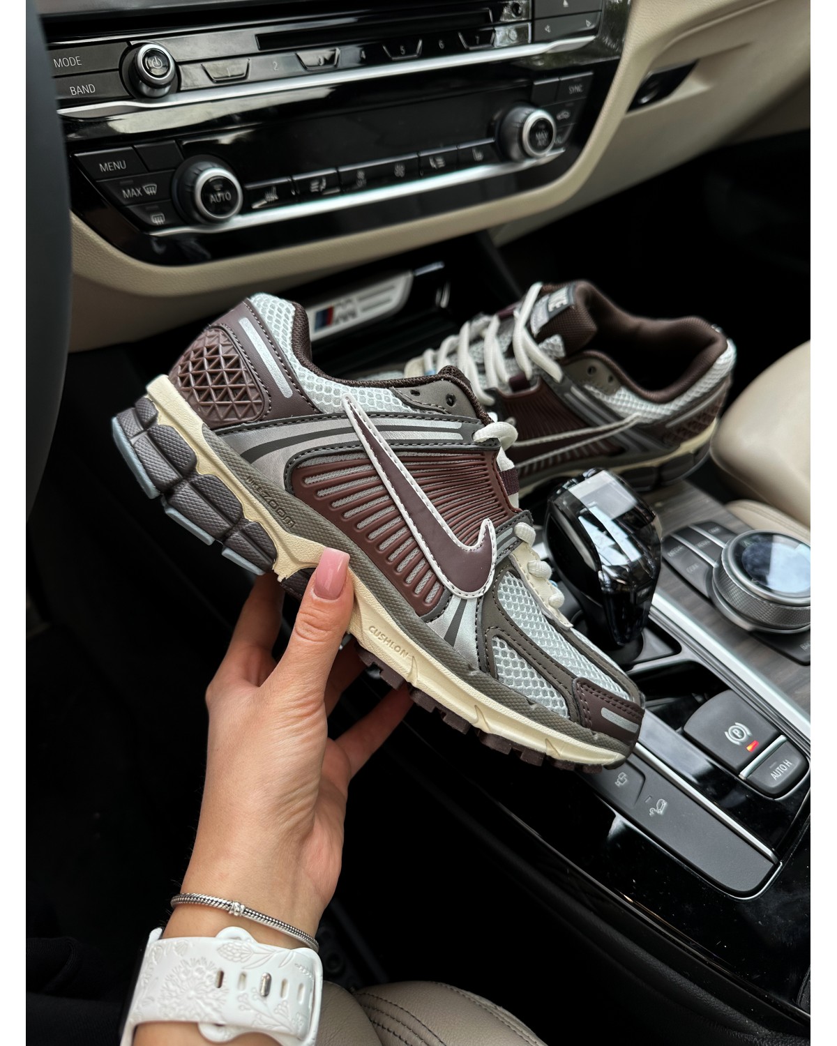 Nike Zoom Vomero 5 Brown