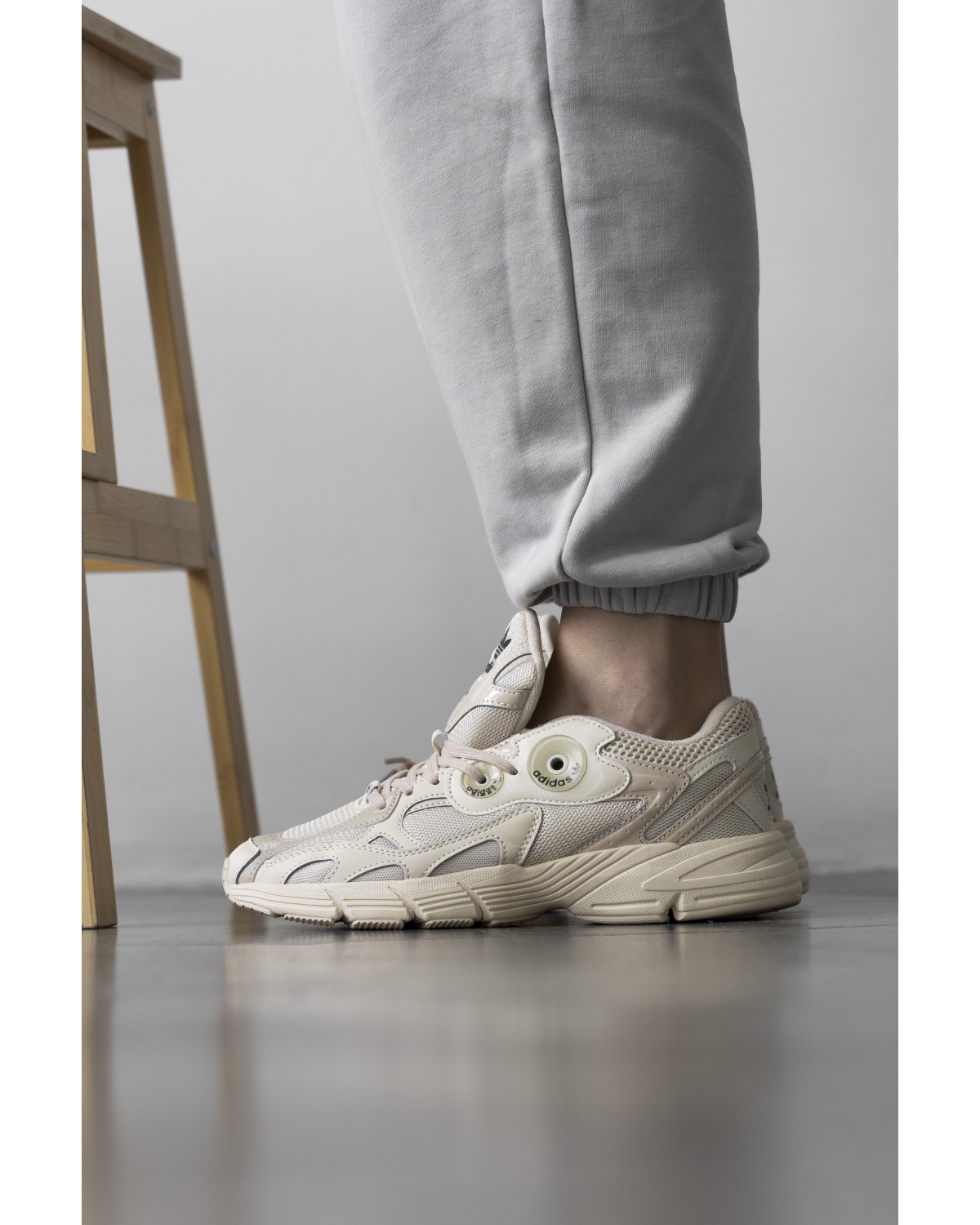 Adidas Astir Beige