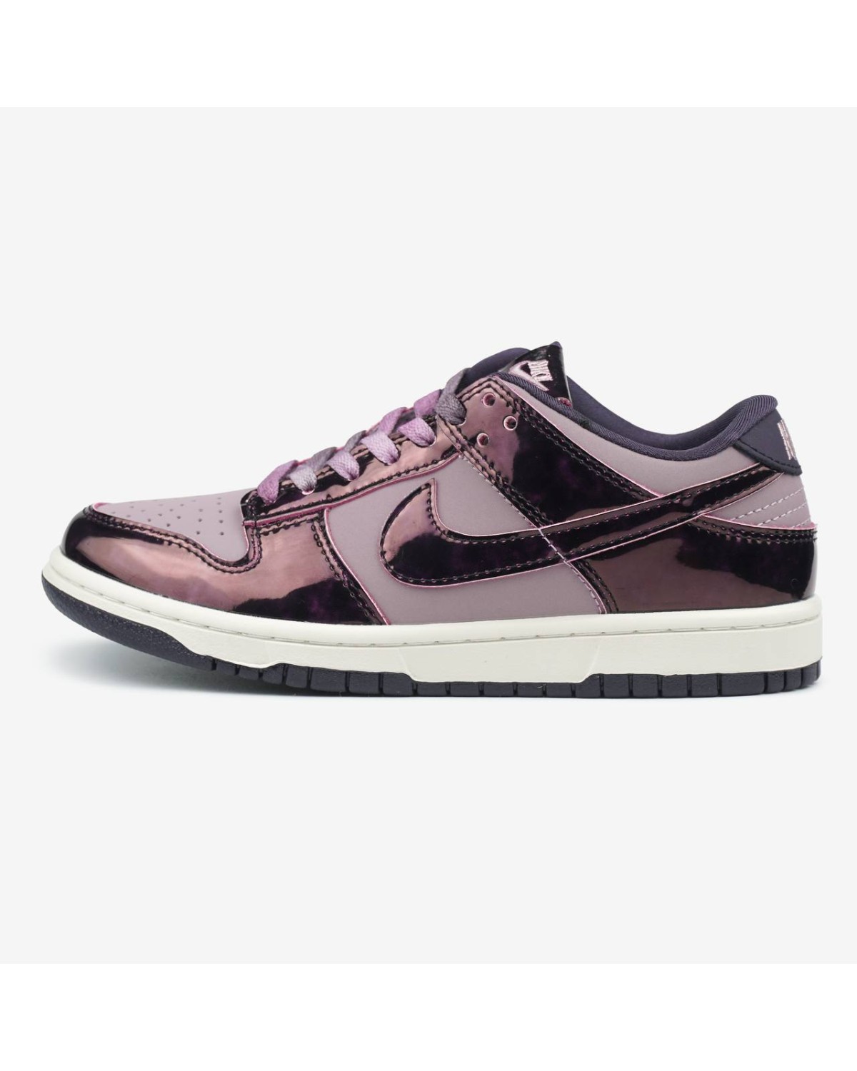 Nike SB Dunk Low SE Panda Purple