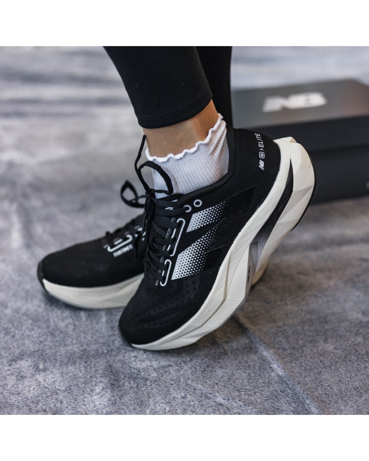 New Balance Elite V4