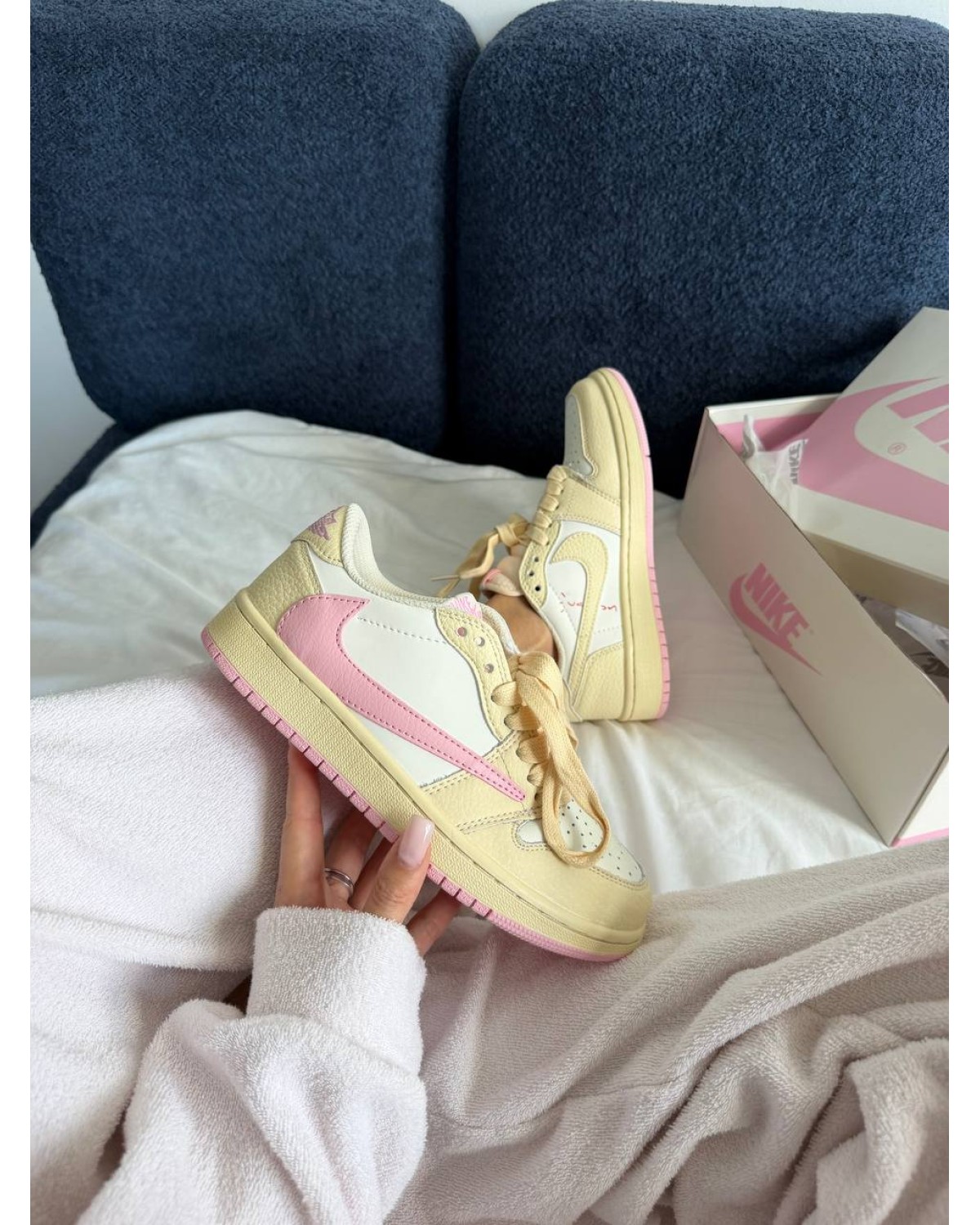 Nike Air Jordan 1 x Travis Scott Butter Cream Pink