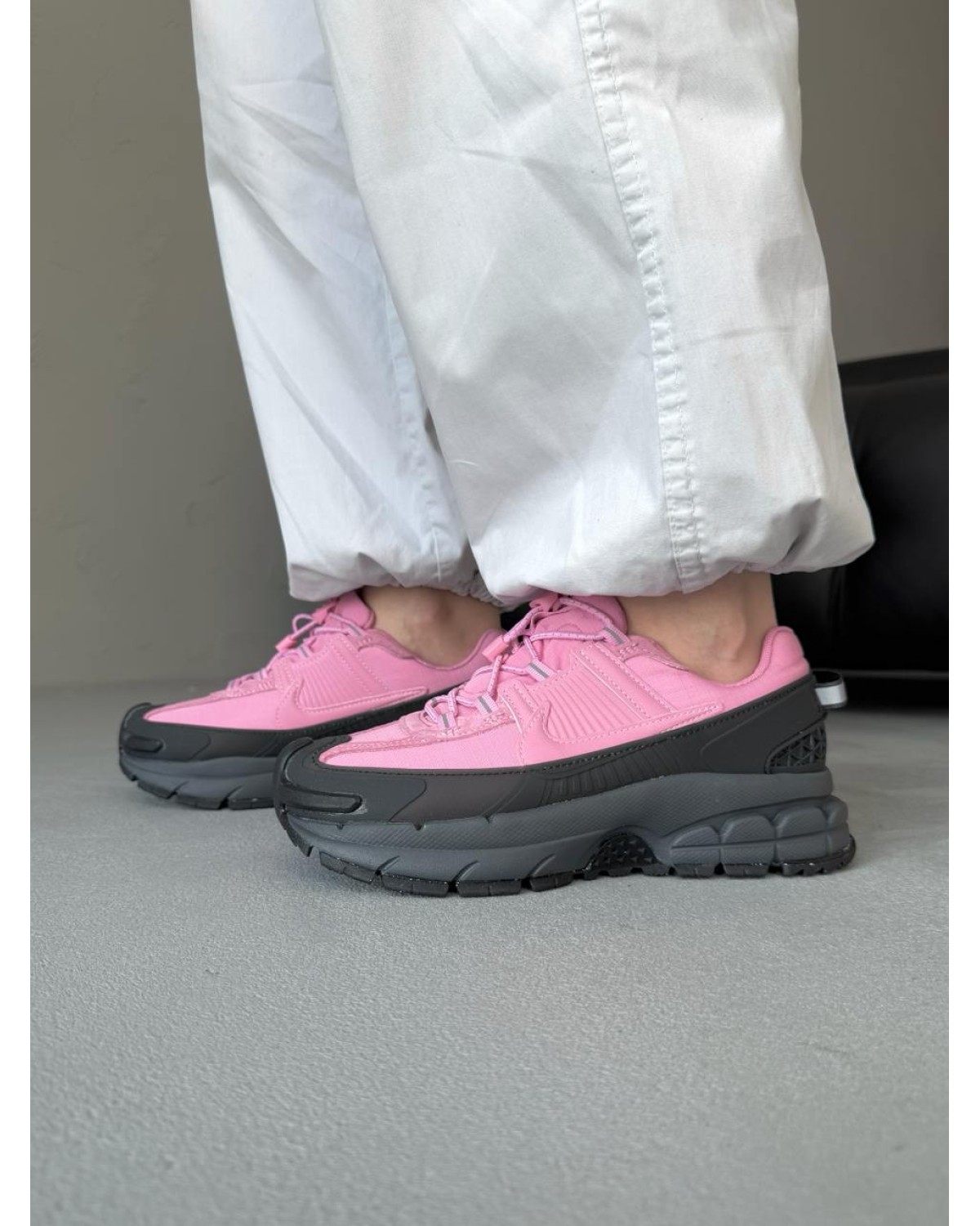 Nike Zoom Vomero Roam Black Pink