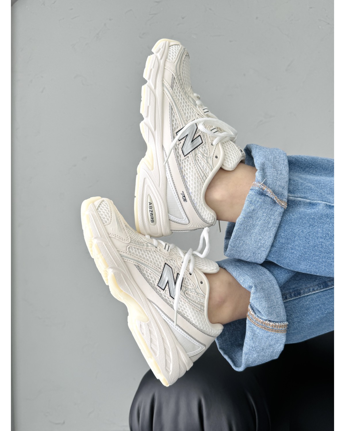 New Balance 740 Beige New Balance 740 Beige