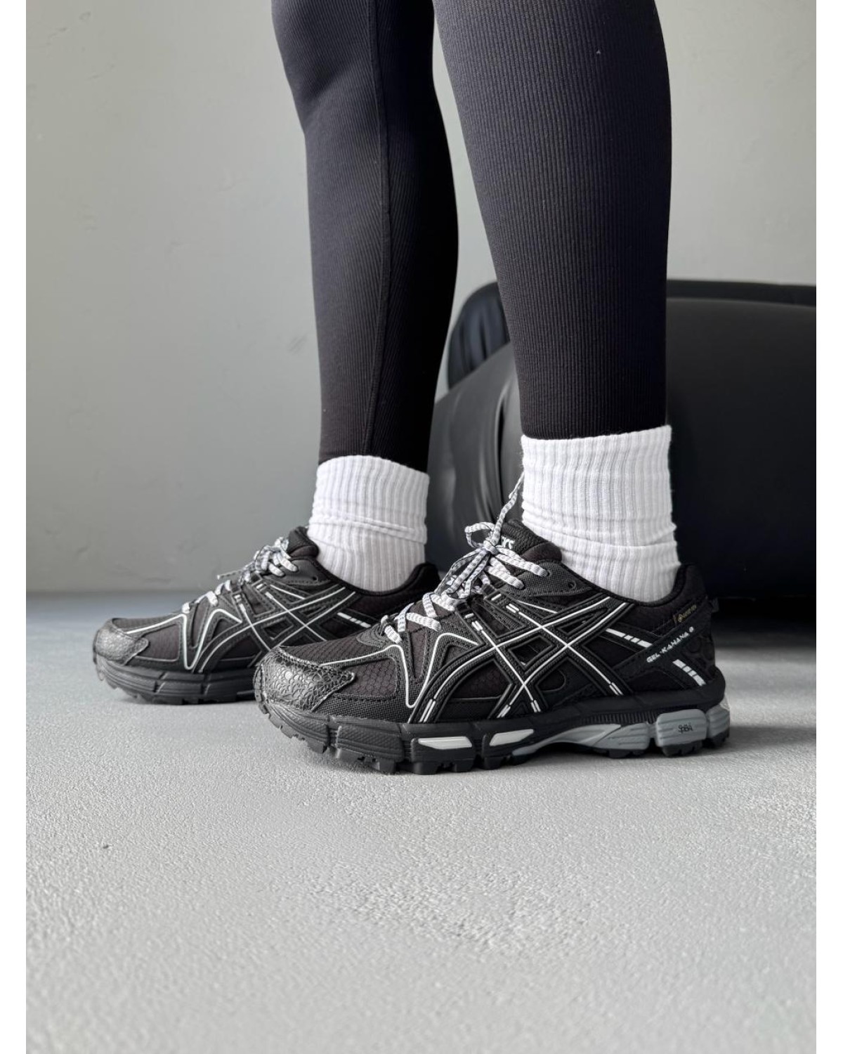 Asics Gel-Kahana 8 Black White Gore-Tex