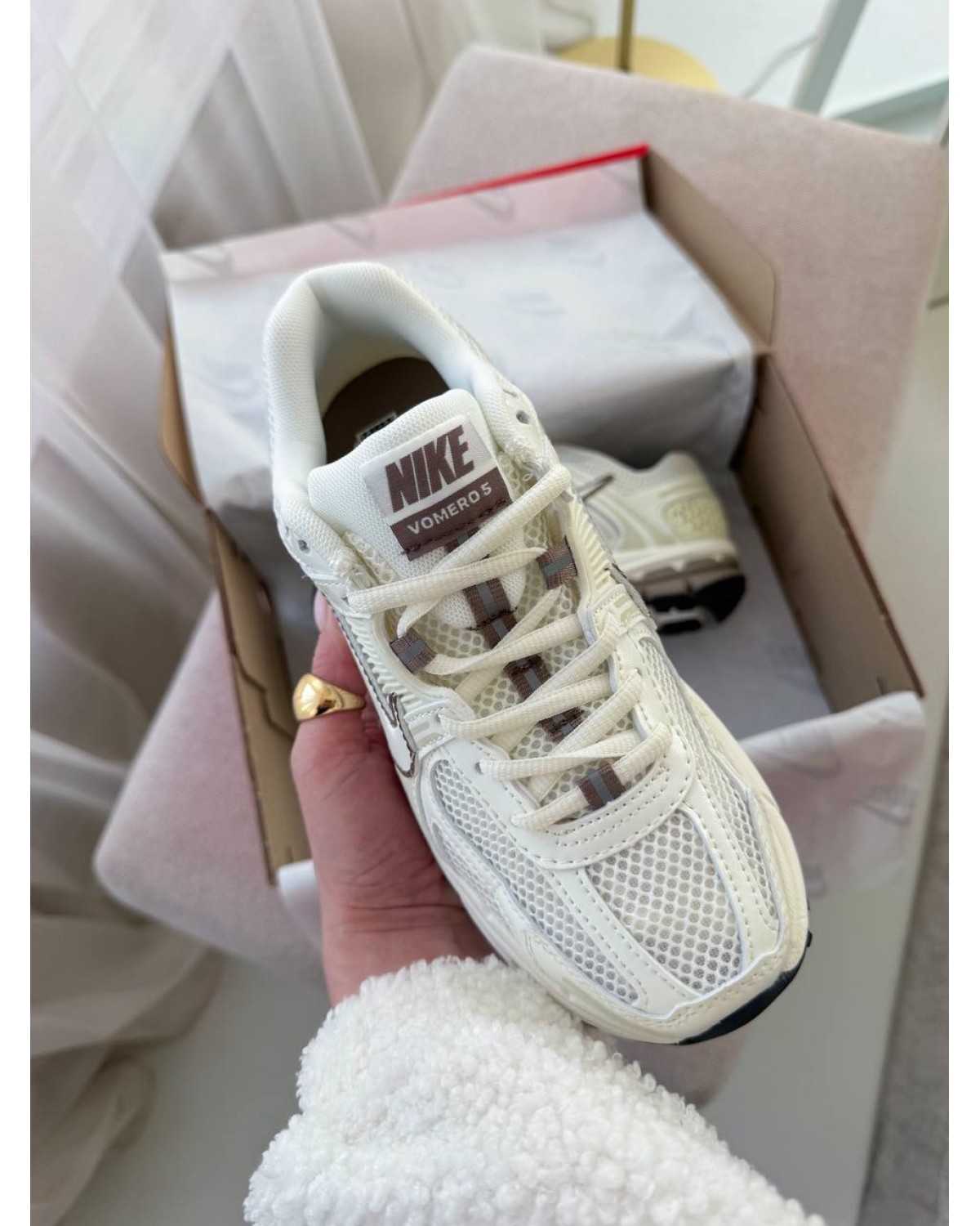 Nike Zoom Roam Vomero 5 Sail Mink Brown Nike Zoom Roam Vomero 5 Sail Mink Brown