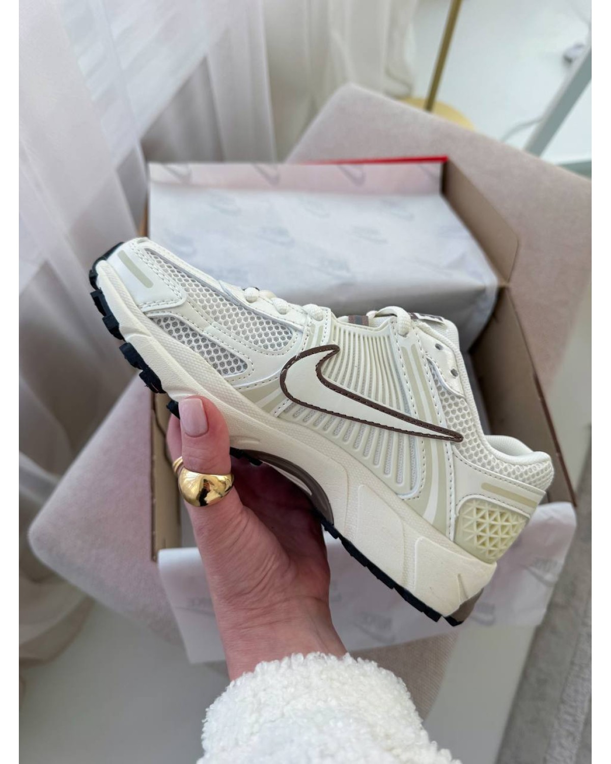 Nike Zoom Roam Vomero 5 Sail Mink Brown Nike Zoom Roam Vomero 5 Sail Mink Brown