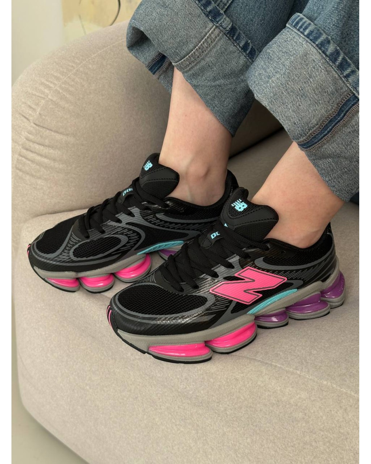 New Balance 2000 Black Grey Pink