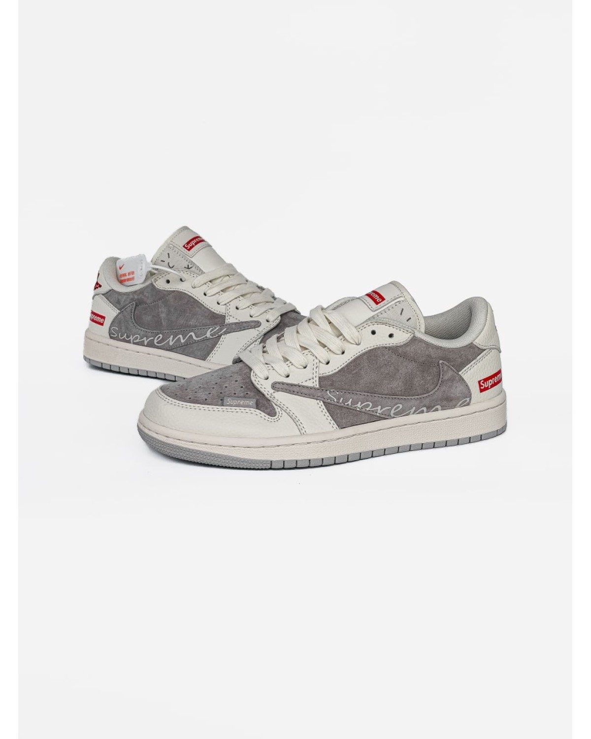 Nike Air Jordan x Travis Scott x Supreme Nike Air Jordan x Travis Scott x Supreme