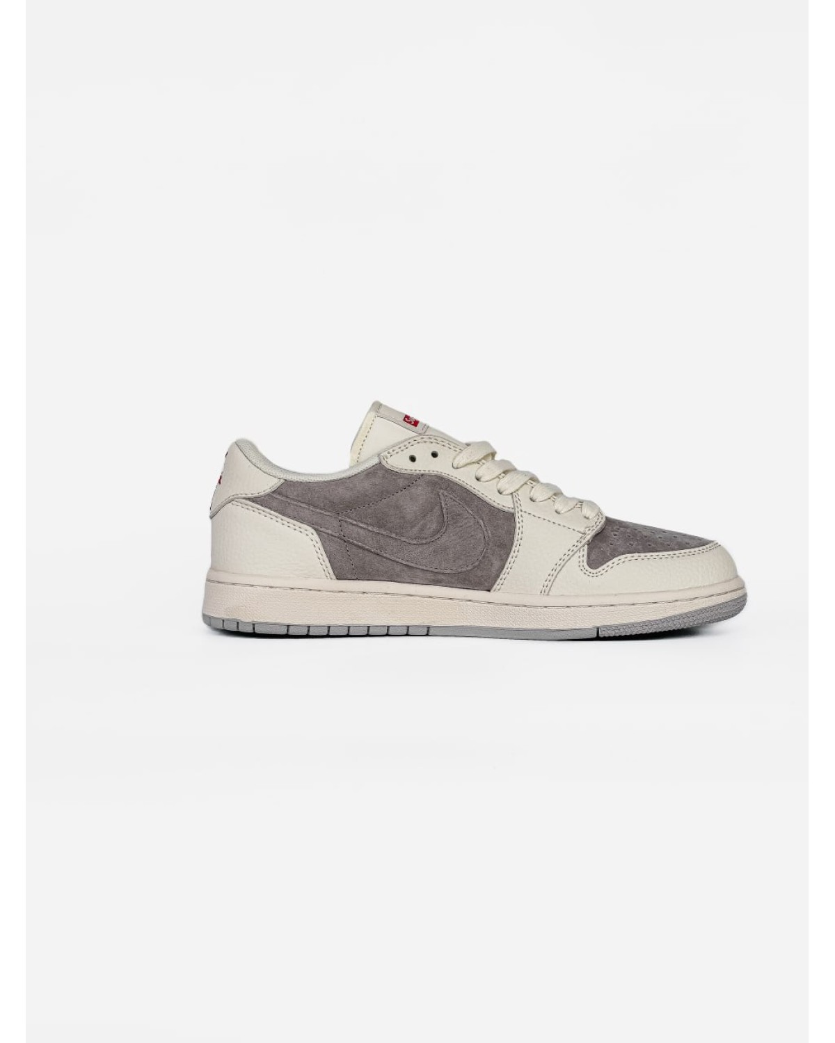 Nike Air Jordan x Travis Scott x Supreme Nike Air Jordan x Travis Scott x Supreme