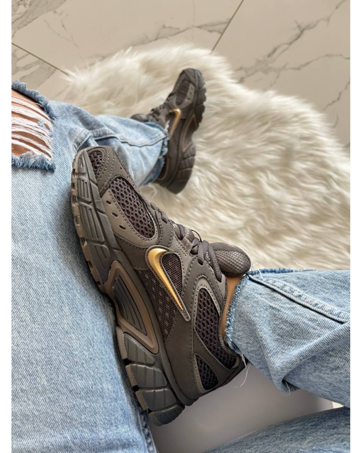 Nike V5 RNR Grey Gold Nike V5 RNR Grey Gold