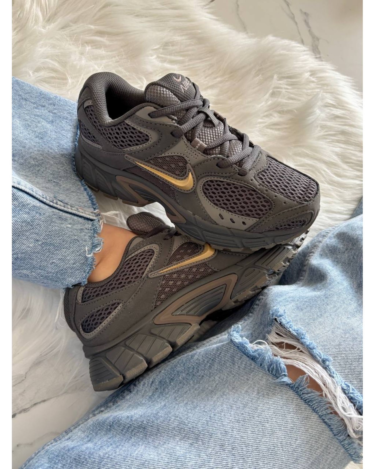 Nike V5 RNR Grey Gold Nike V5 RNR Grey Gold
