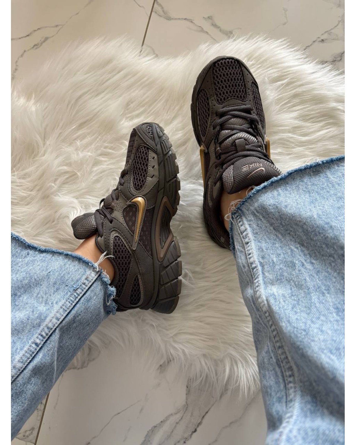 Nike V5 RNR Grey Gold Nike V5 RNR Grey Gold