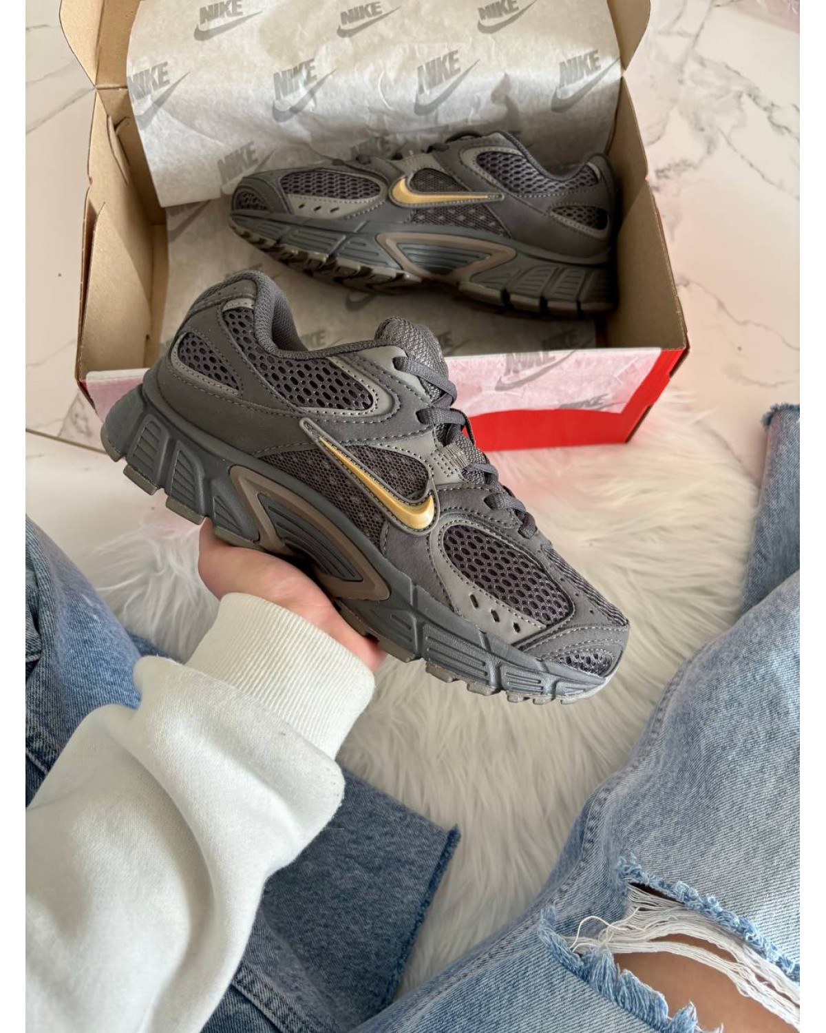 Nike V5 RNR Grey Gold