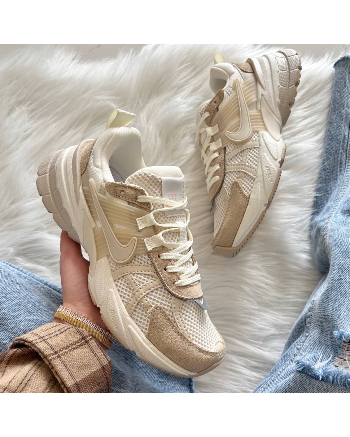 Nike V2K Run Sand Beige