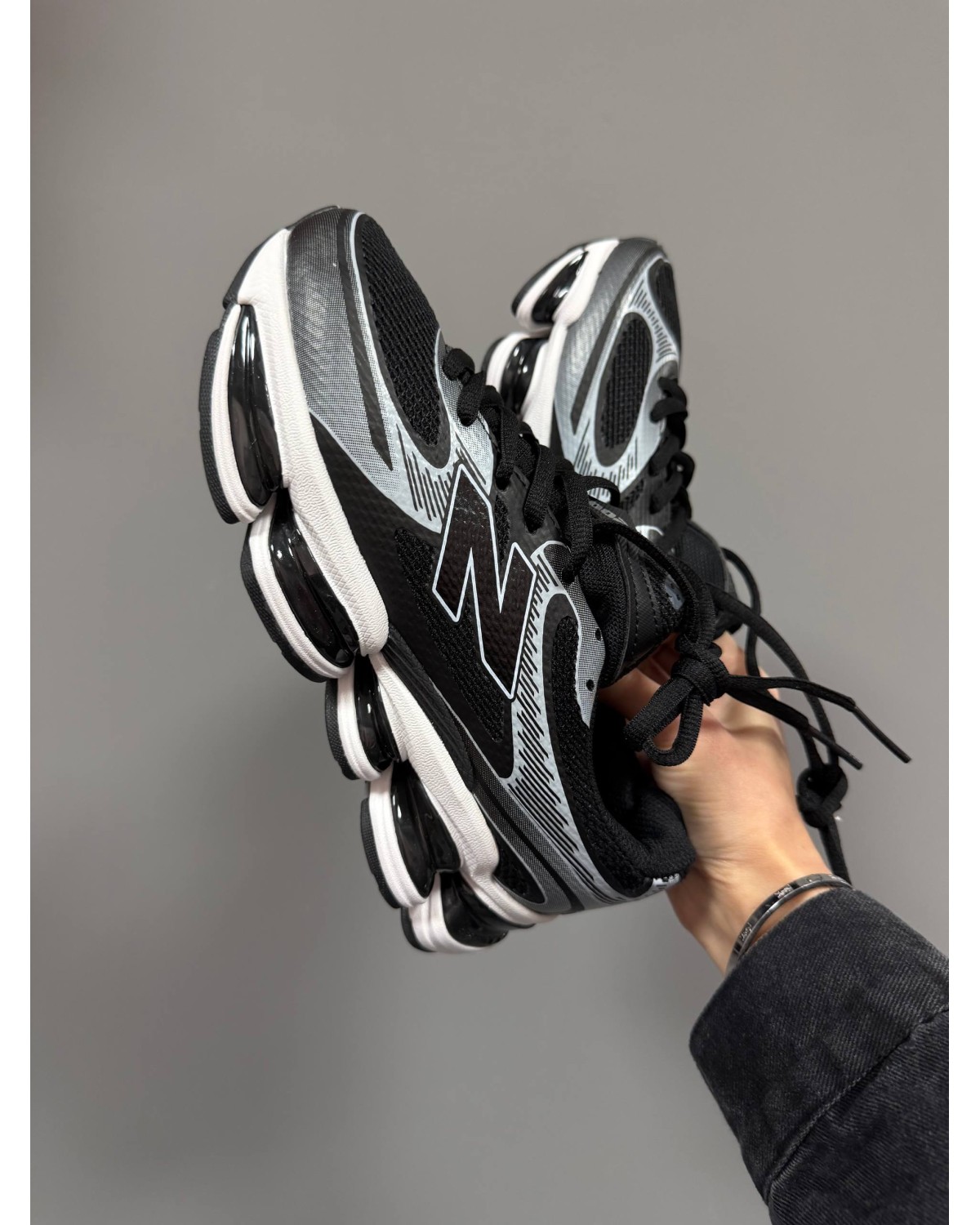 New Balance 2000 Black / White / Metallic New Balance 2000 Black / White / Metallic