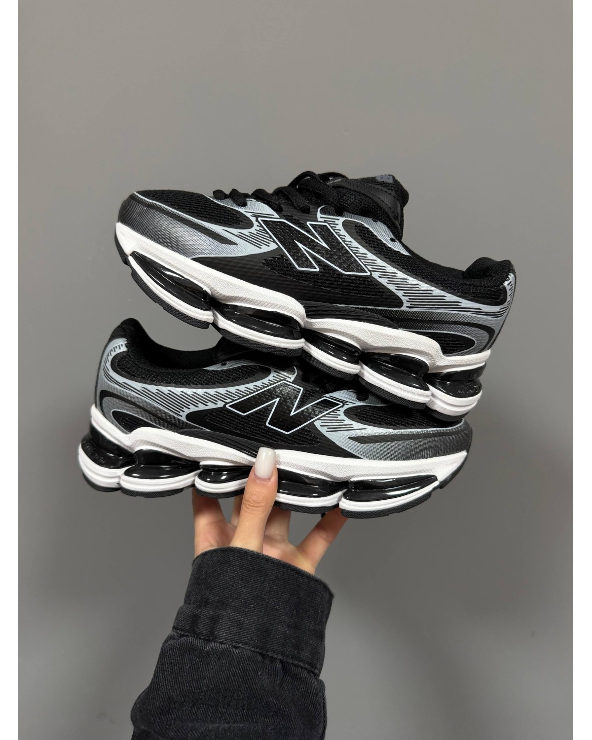 New Balance 2000 Black / White / Metallic New Balance 2000 Black / White / Metallic