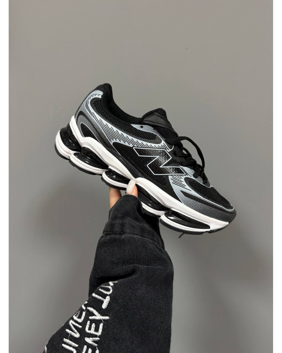 New Balance 2000 Black / White / Metallic
