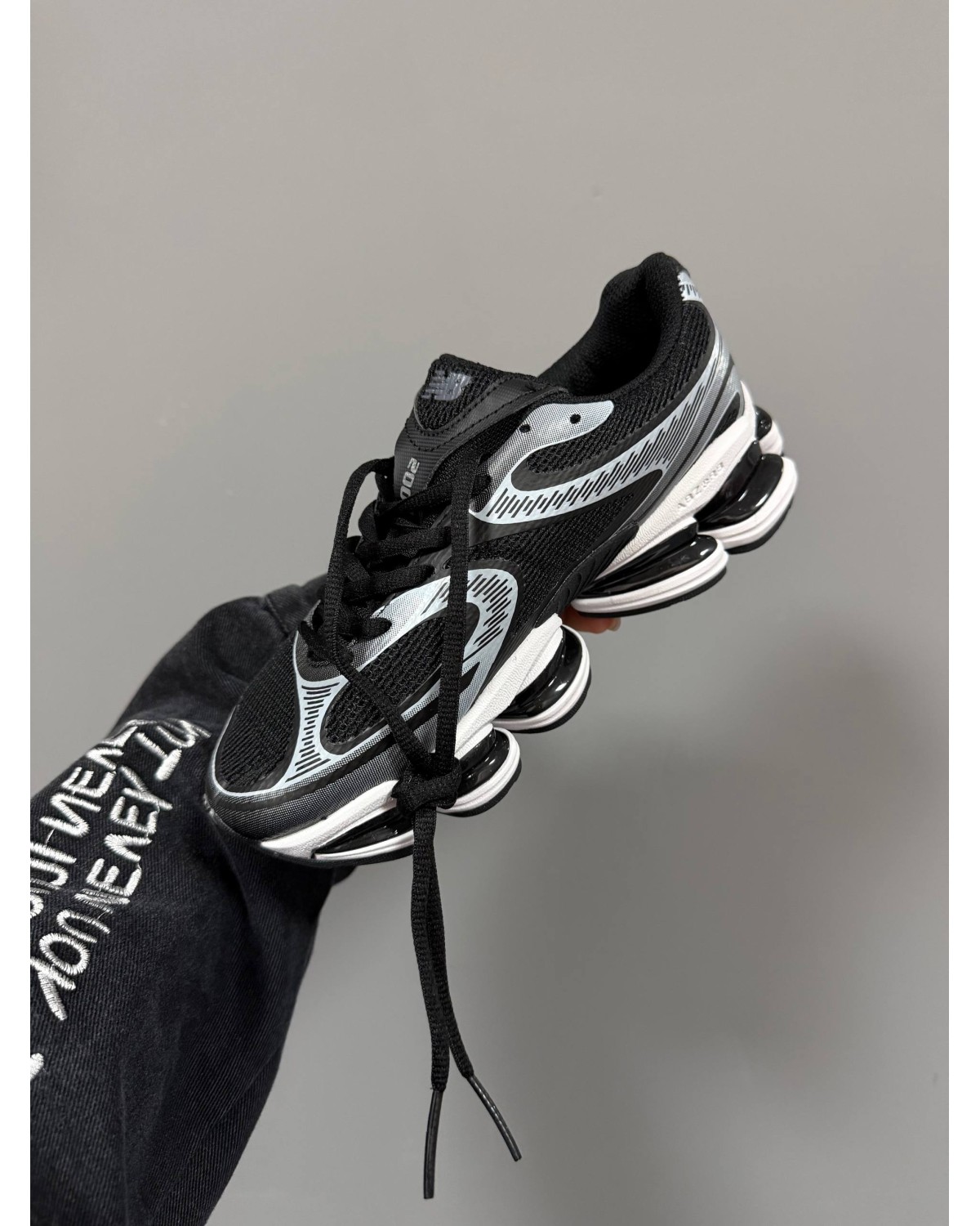 New Balance 2000 Black / White / Metallic New Balance 2000 Black / White / Metallic