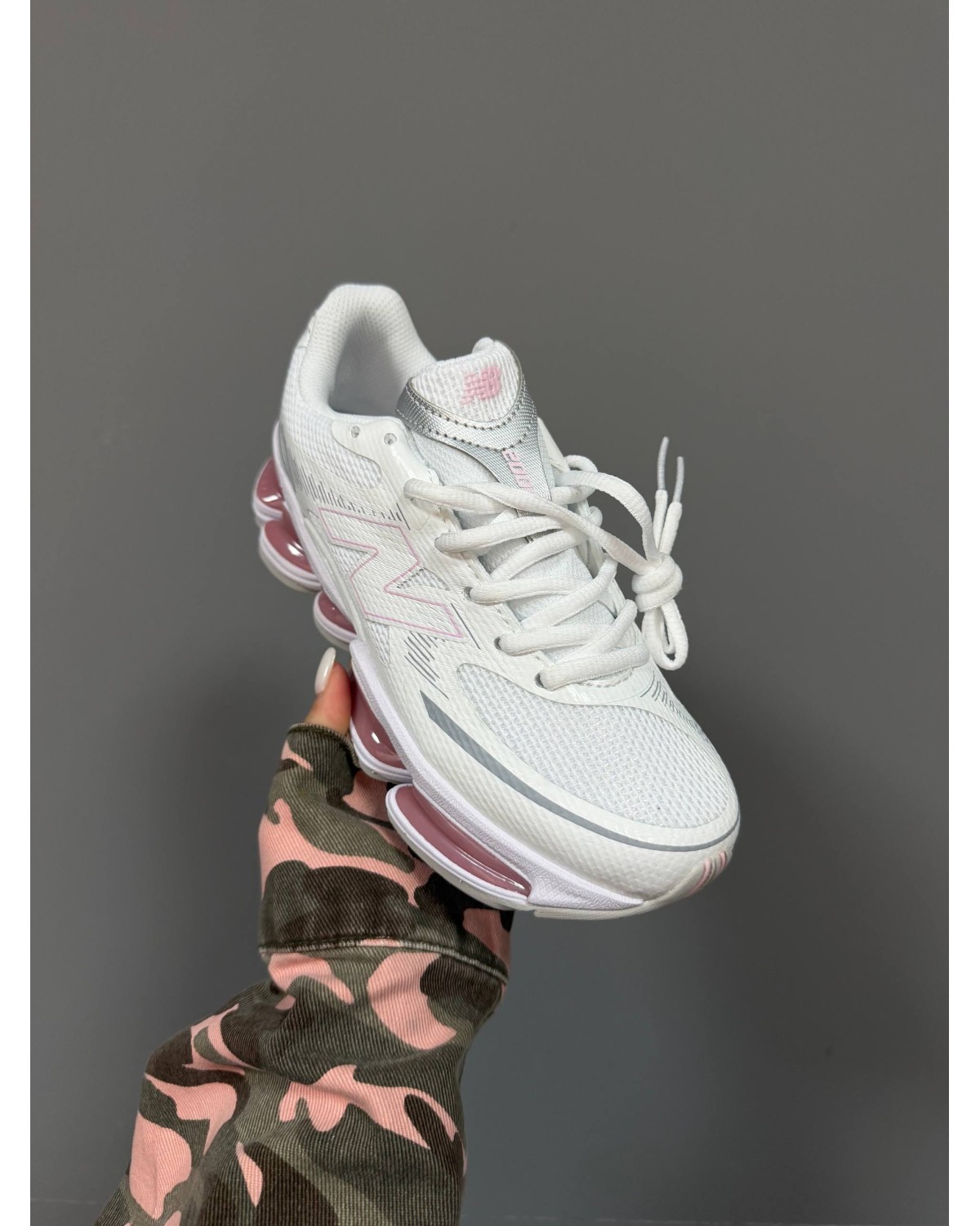 New Balance 2000 White / Pink New Balance 2000 White / Pink