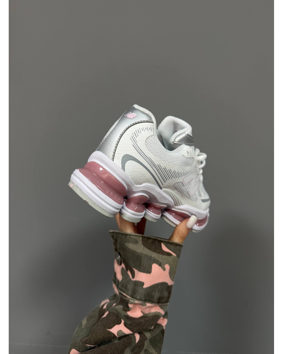 New Balance 2000 White / Pink New Balance 2000 White / Pink