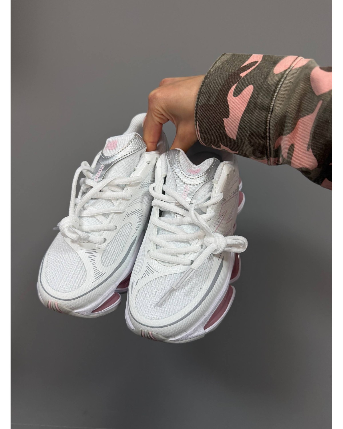 New Balance 2000 White / Pink New Balance 2000 White / Pink