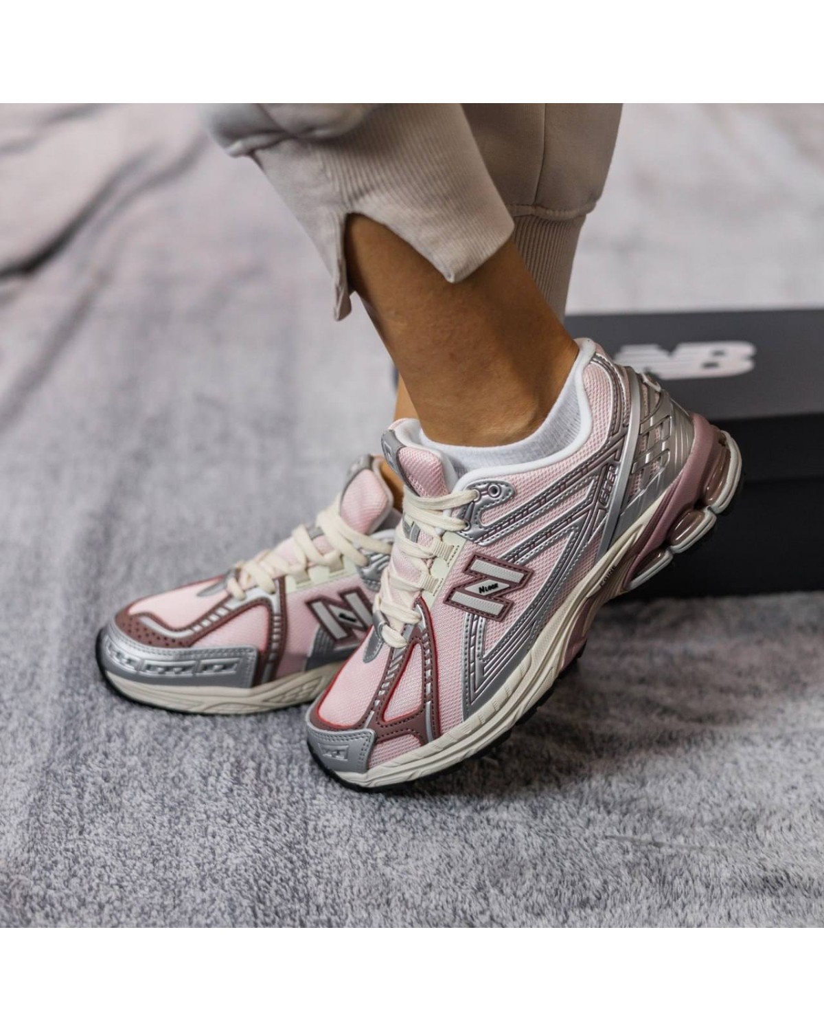 New Balance 1906R Pink