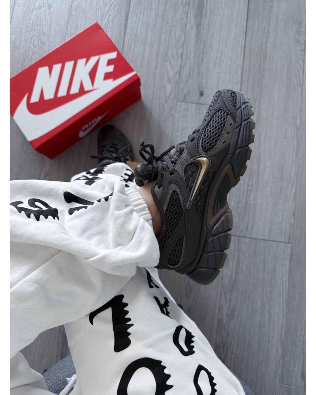 Nike V5 RNR Grey/Gold Nike V5 RNR Grey/Gold