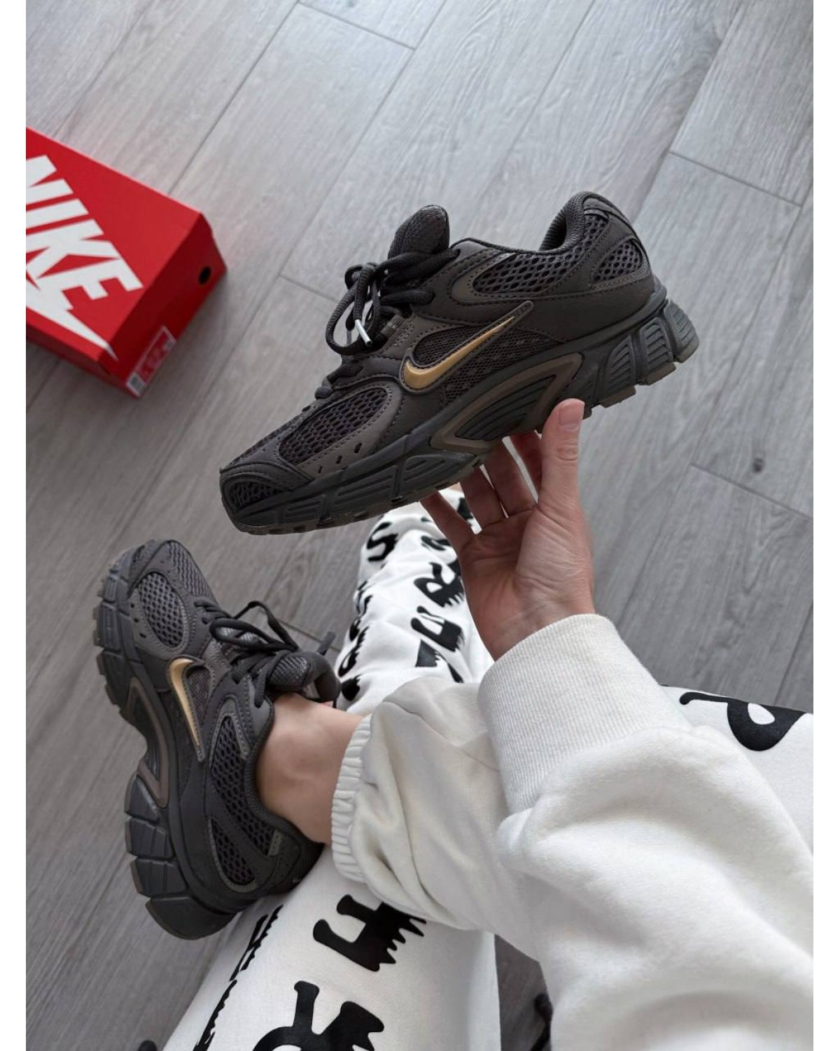 Nike V5 RNR Grey/Gold Nike V5 RNR Grey/Gold