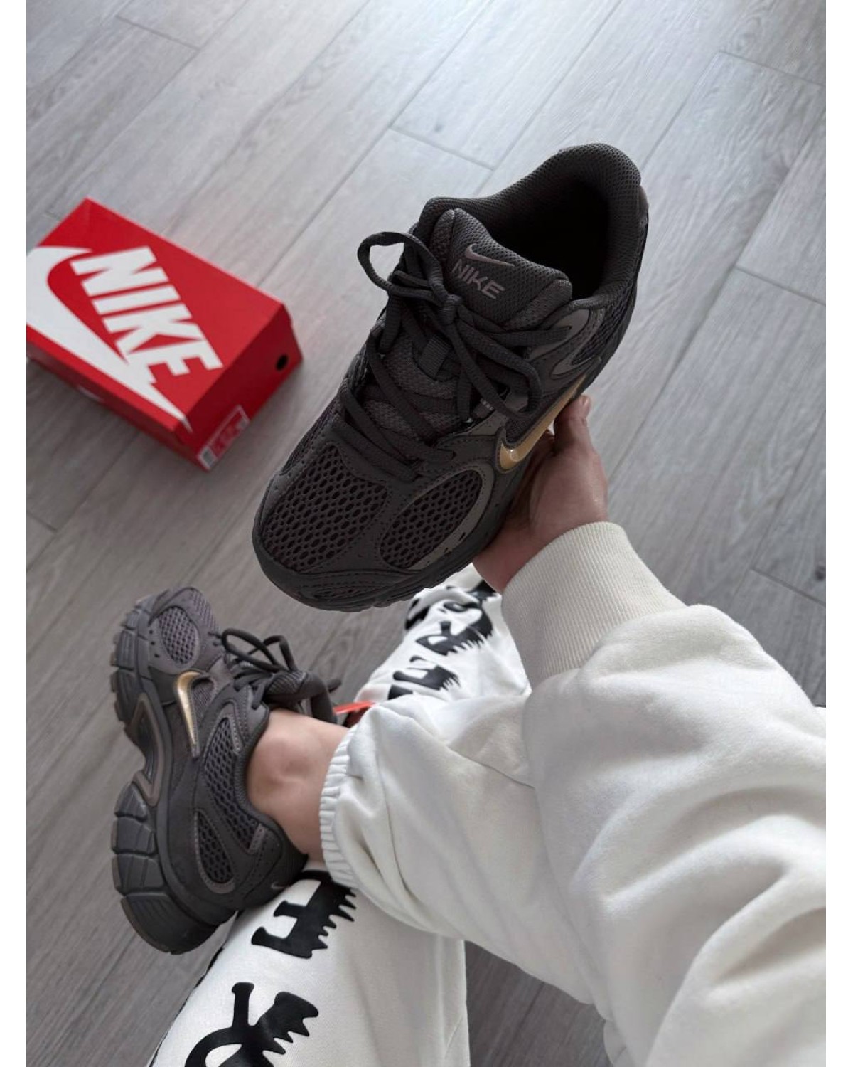 Nike V5 RNR Grey/Gold Nike V5 RNR Grey/Gold