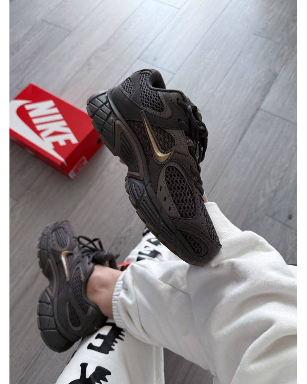 Nike V5 RNR Grey/Gold Nike V5 RNR Grey/Gold