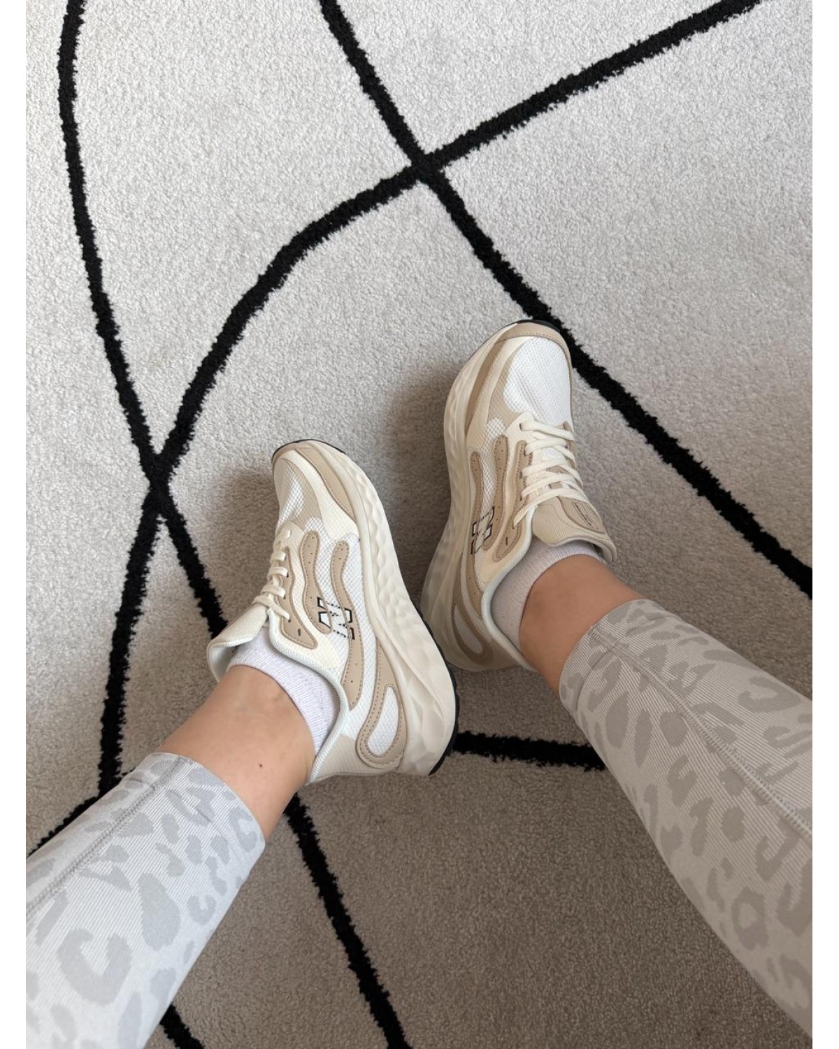 New Balance Arishi V4 Tiralux Beige New Balance Arishi V4 Tiralux Beige