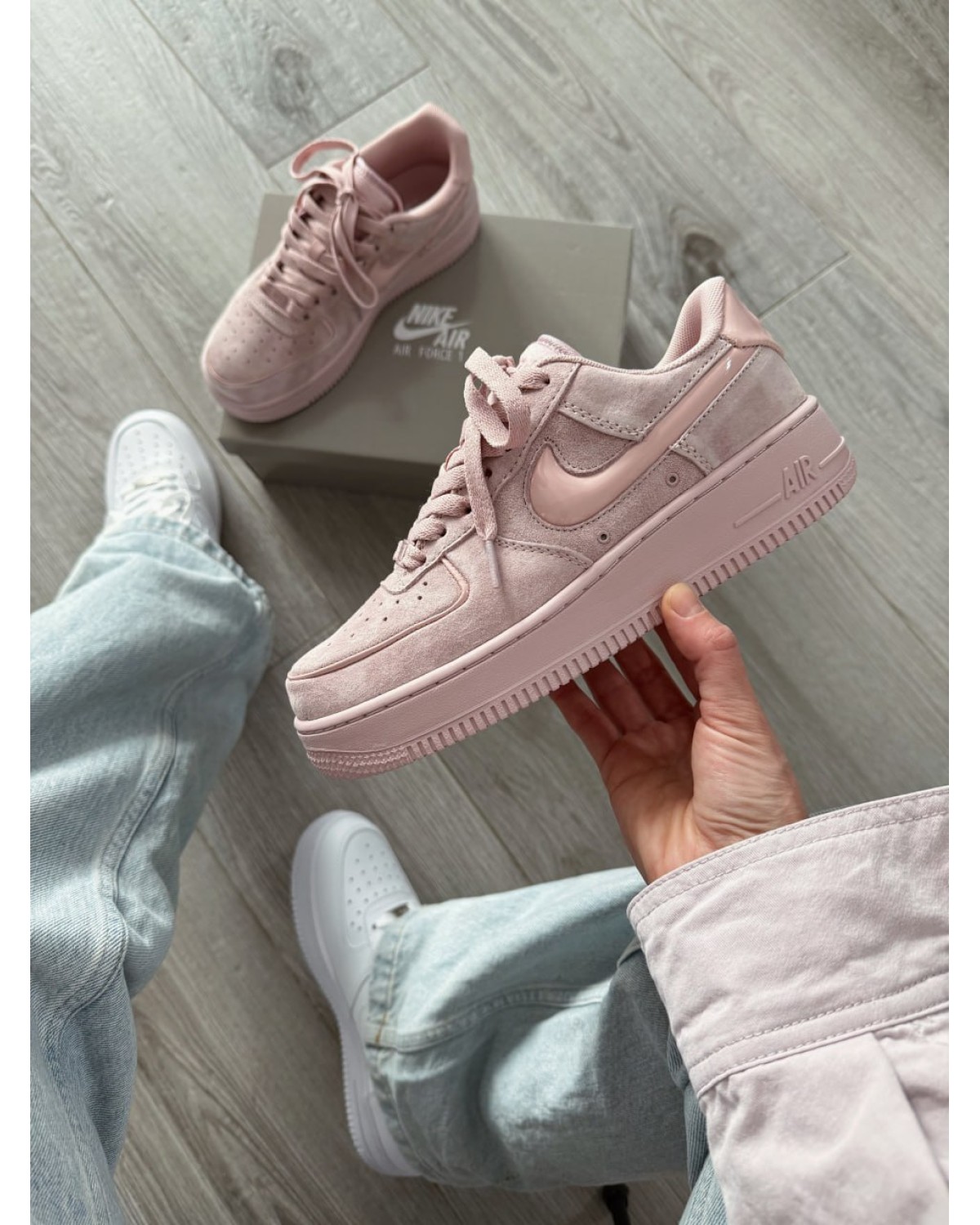 Nike Air Force 1 Low Appears in Monochrome "Particle Pink"