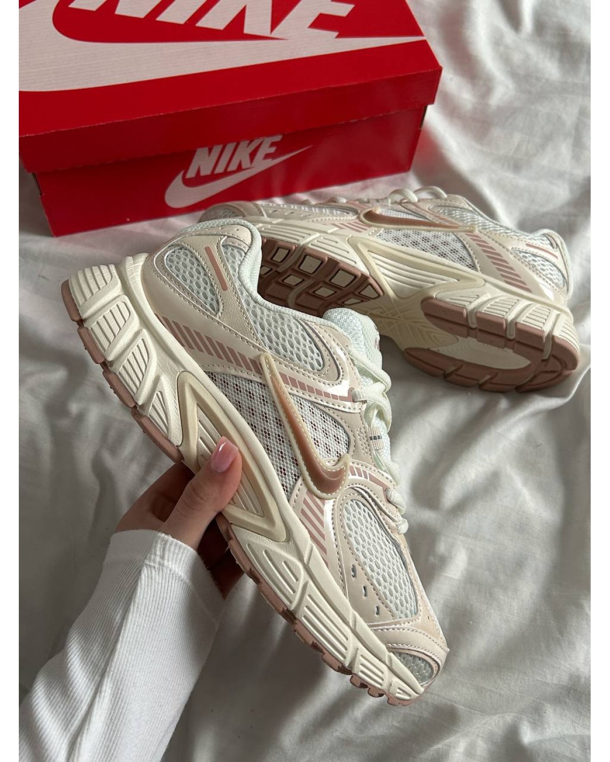 Nike V5 RNR 'Soft Pearl'