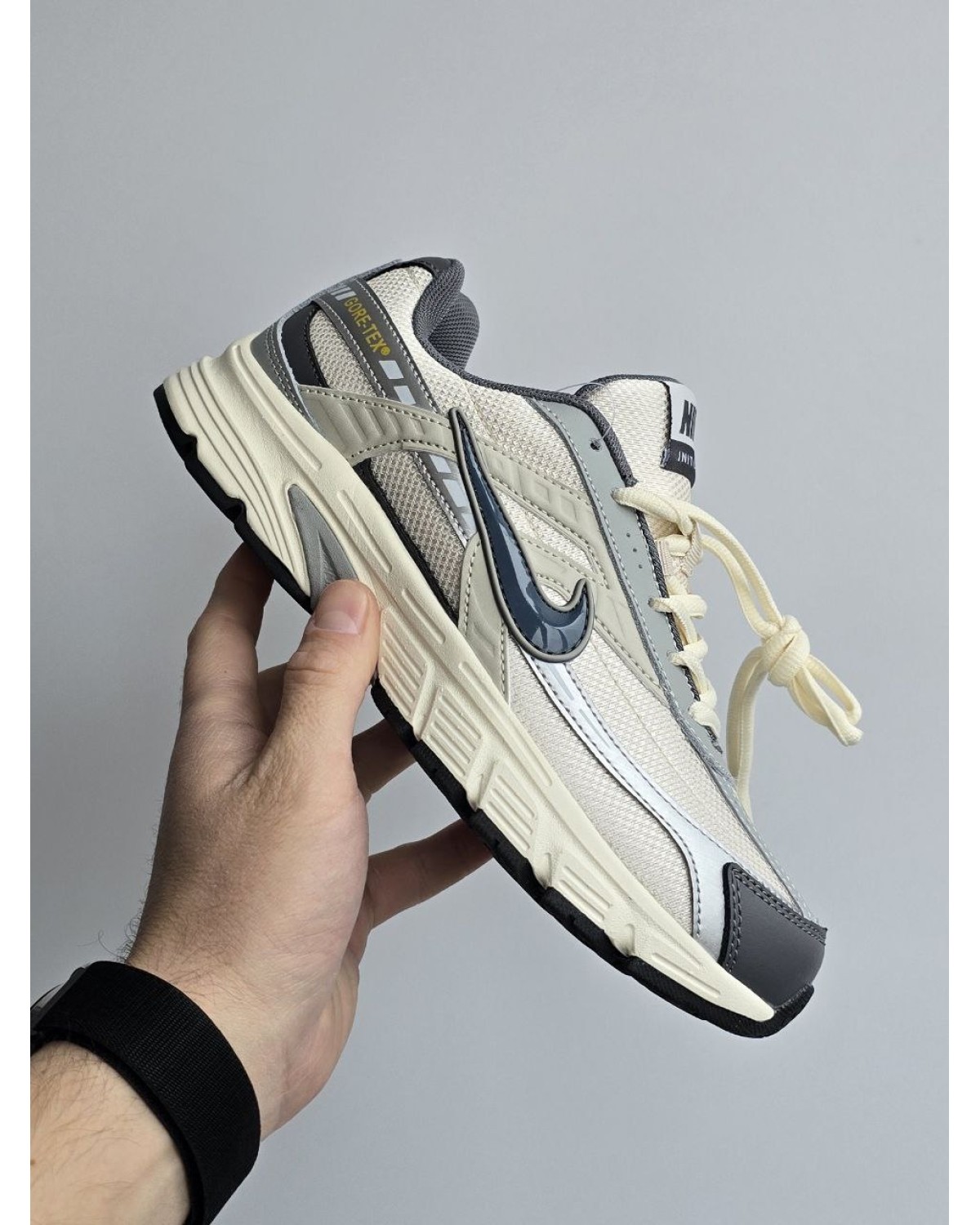 Nike Initiator Cream / Gray