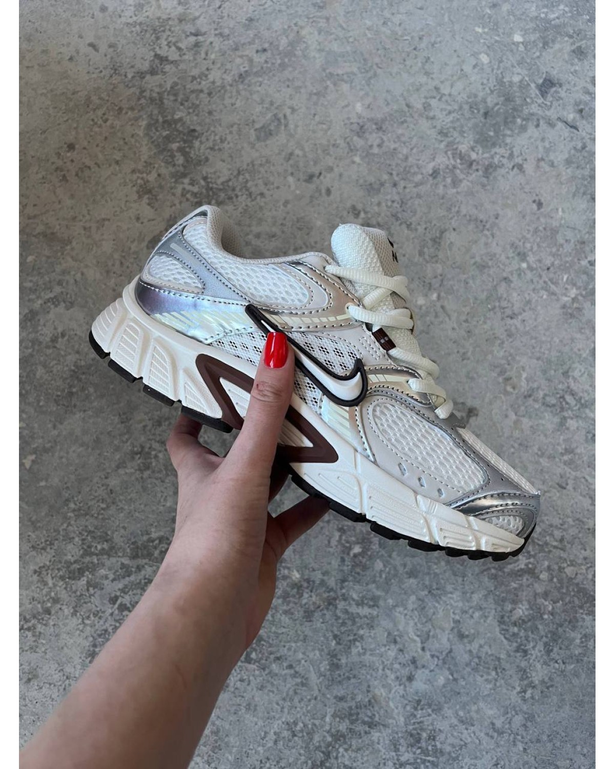 Nike V5 RNR Sail Light Orewood Brown