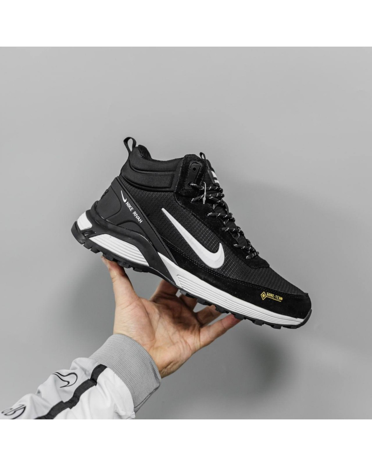 Nike Rivah